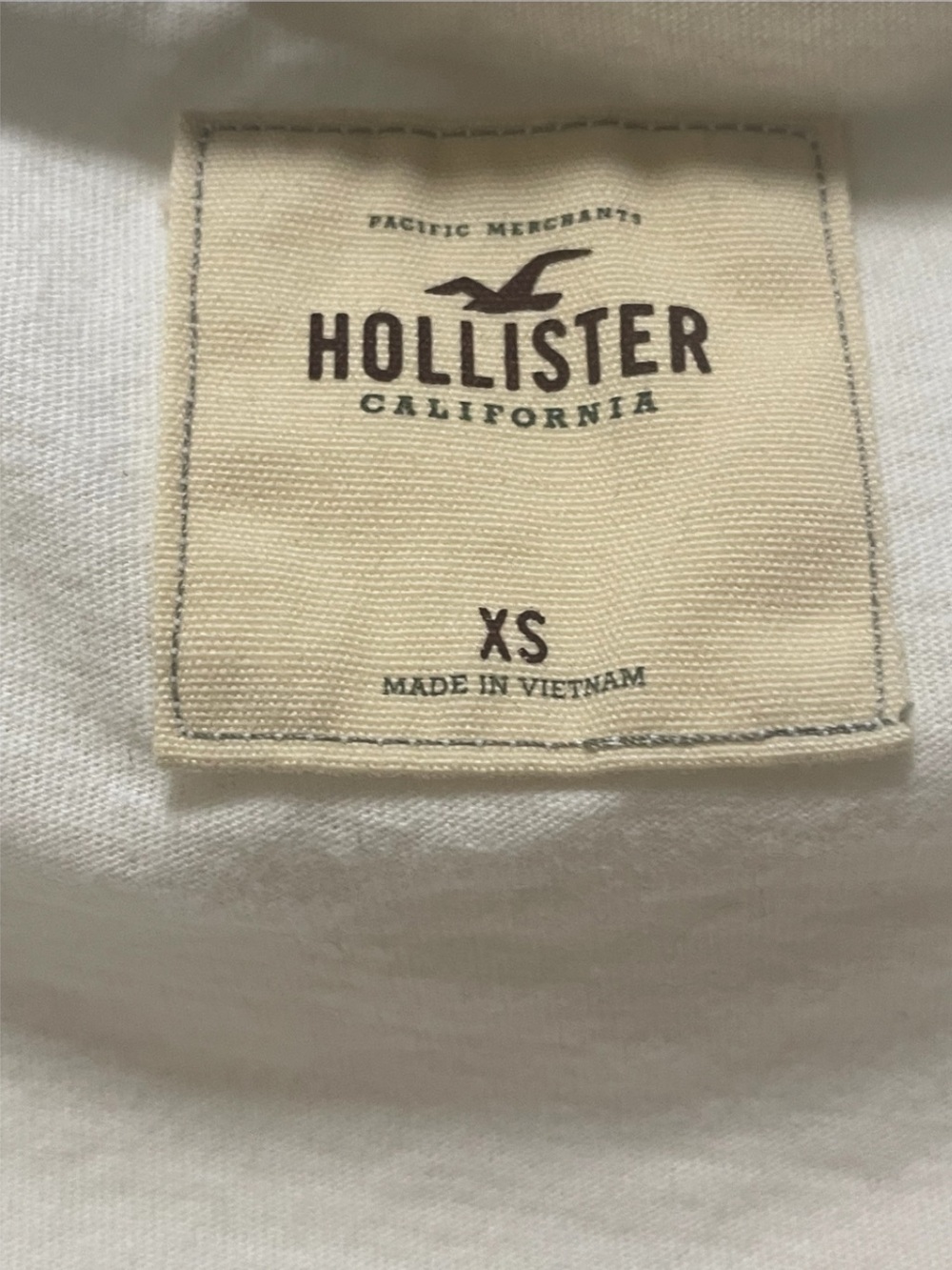 Hollister White Ruffle V-Neck Tee with Logo - Picture 4 of 8